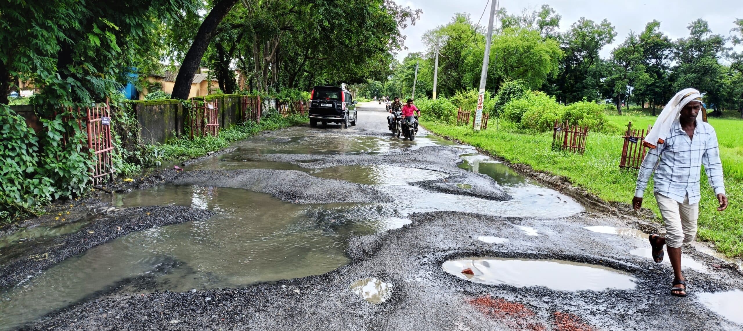 नवीनगर- टंडवा मुख्य पथ पर जलजमाव, आवागमन में परेशानी