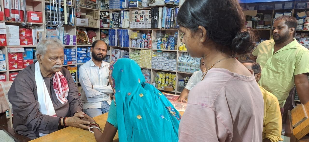 किशोरी की हत्या के बाद पीड़ित परिवार से मिले डिप्टी स्पीकर, बोले मामले की होगी स्पीडी ट्रायल