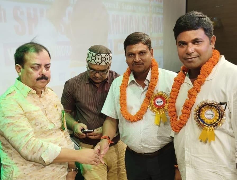 स्कूल के निदेशक दीपक व अजीत किये गये सम्मानित