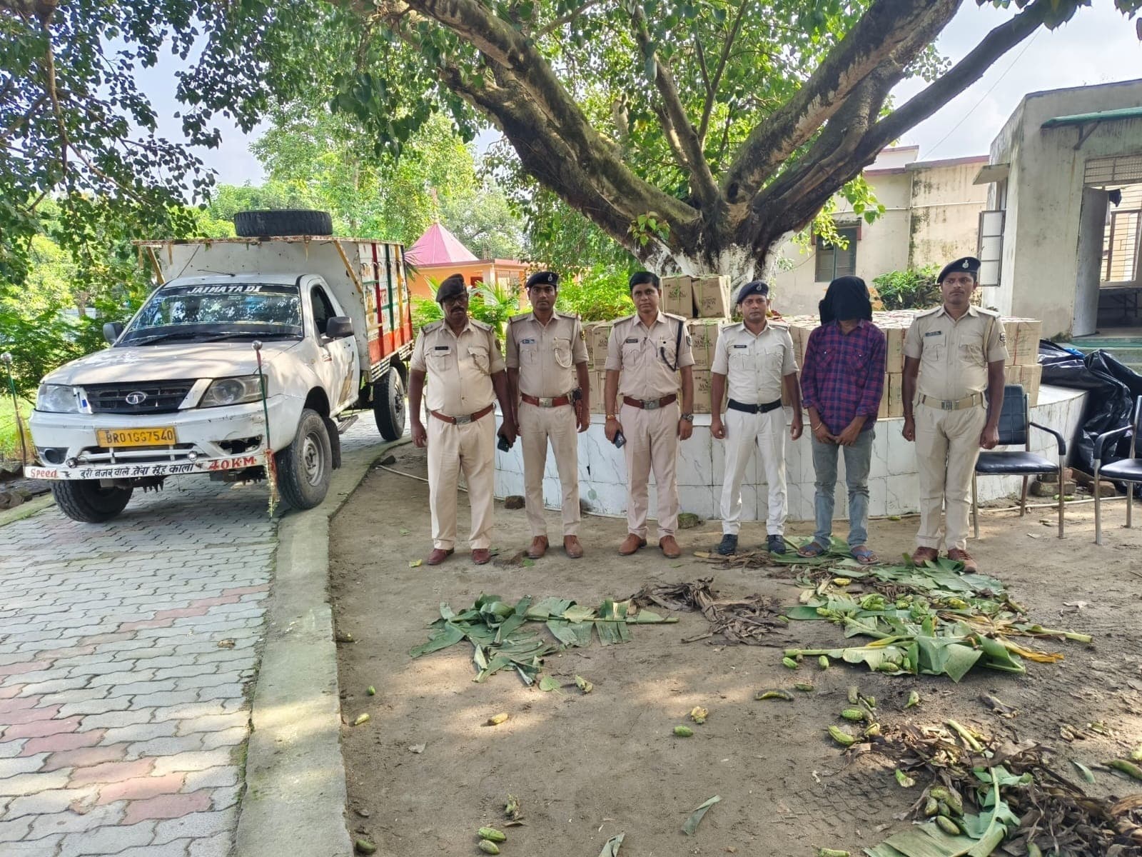 पिकअप से भारी मात्रा में शराब बरामद, एक गिरफ्तार