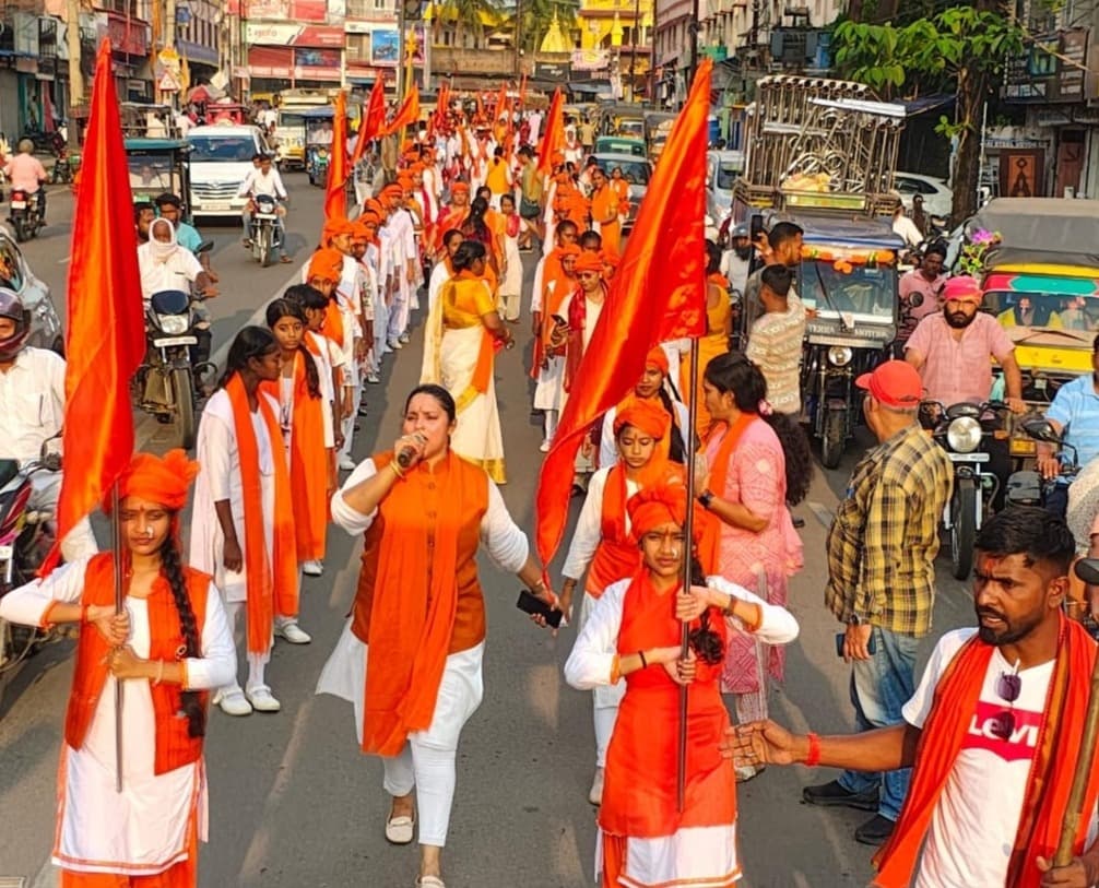 Bokaro News : चास में विहिप की महिला इकाई दुर्गा वाहिनी ने किया शक्ति संचलन