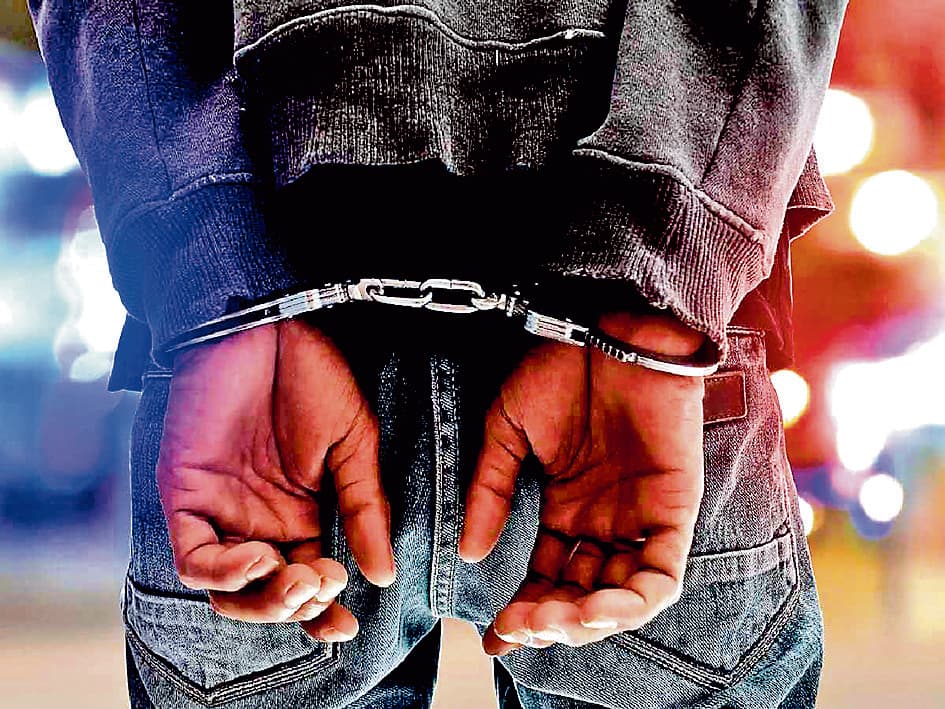 14 करोड़ की धोखाधड़ी के मामले में बिहार पुलिस ने शेक्सपीयर सरणी से दो को दबोचा