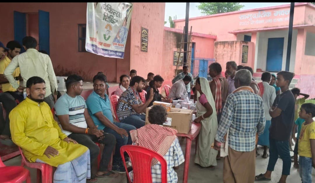 कांग्रेस ने रहटा गांव में लगाया चिकित्सा शिविर