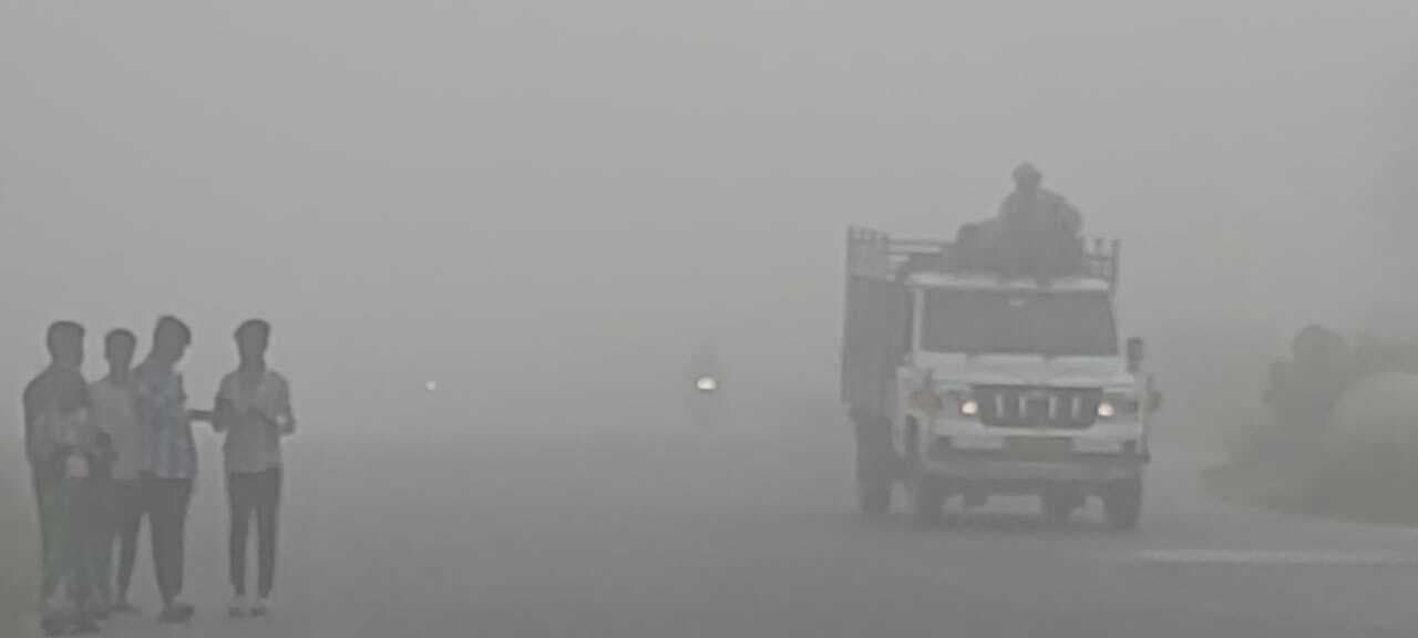 कोहरे की चपेट में रहा मधेपुरा, एनएच 106 और 107 पर रफ्तार थमी