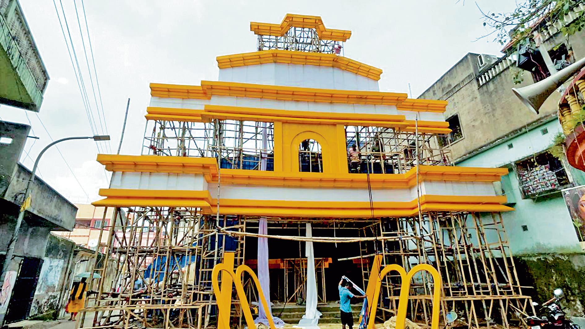 ‘ऑपरेशन सिंदूर’ थीम पर कालीतला कमेटी का पंडाल