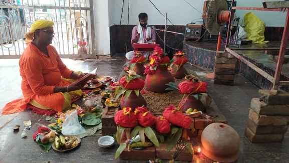 वैदिक मंत्रोच्चार व सप्तशती पाठ से गूंजा गोड्डा शहर
