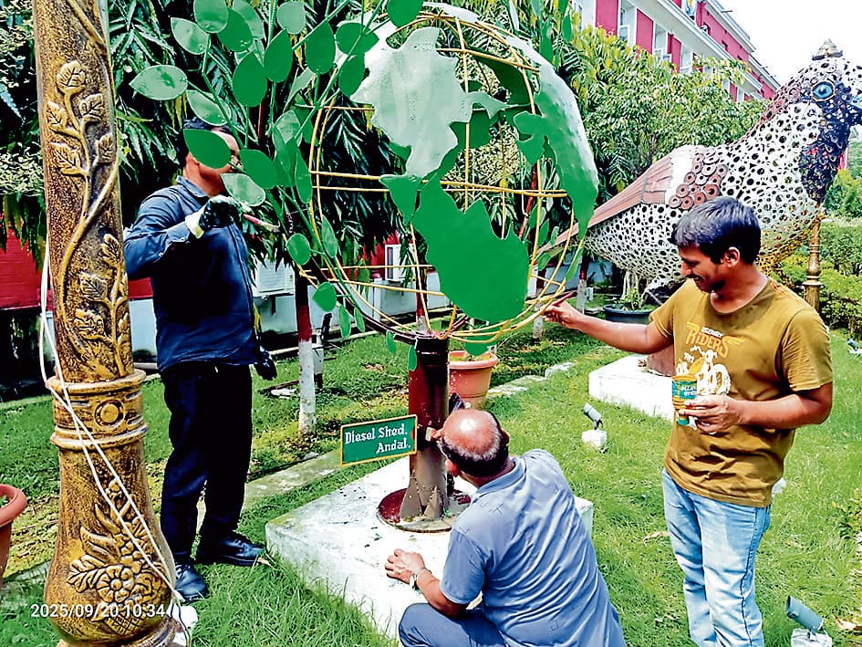 आसनसोल मंडल ने दुर्गा पूजा पर स्क्रैप आर्ट और स्पेशल ट्रेनों का किया संचालन सुनिश्चित