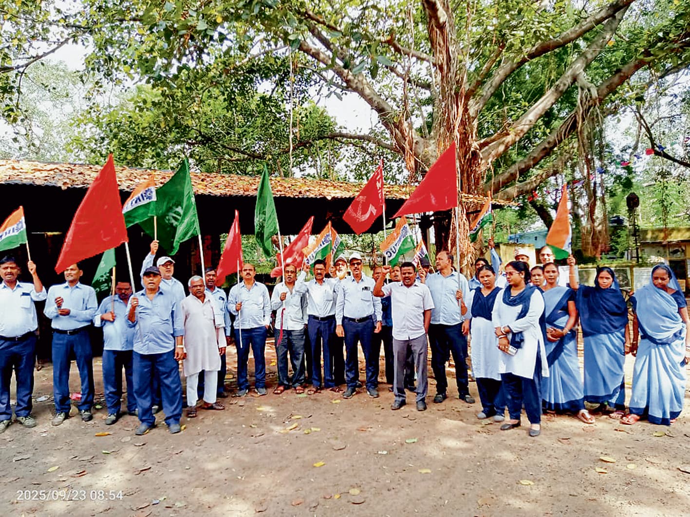 दुर्गापूजा बोनस के लिए कोलियरी में विरोध प्रदर्शन