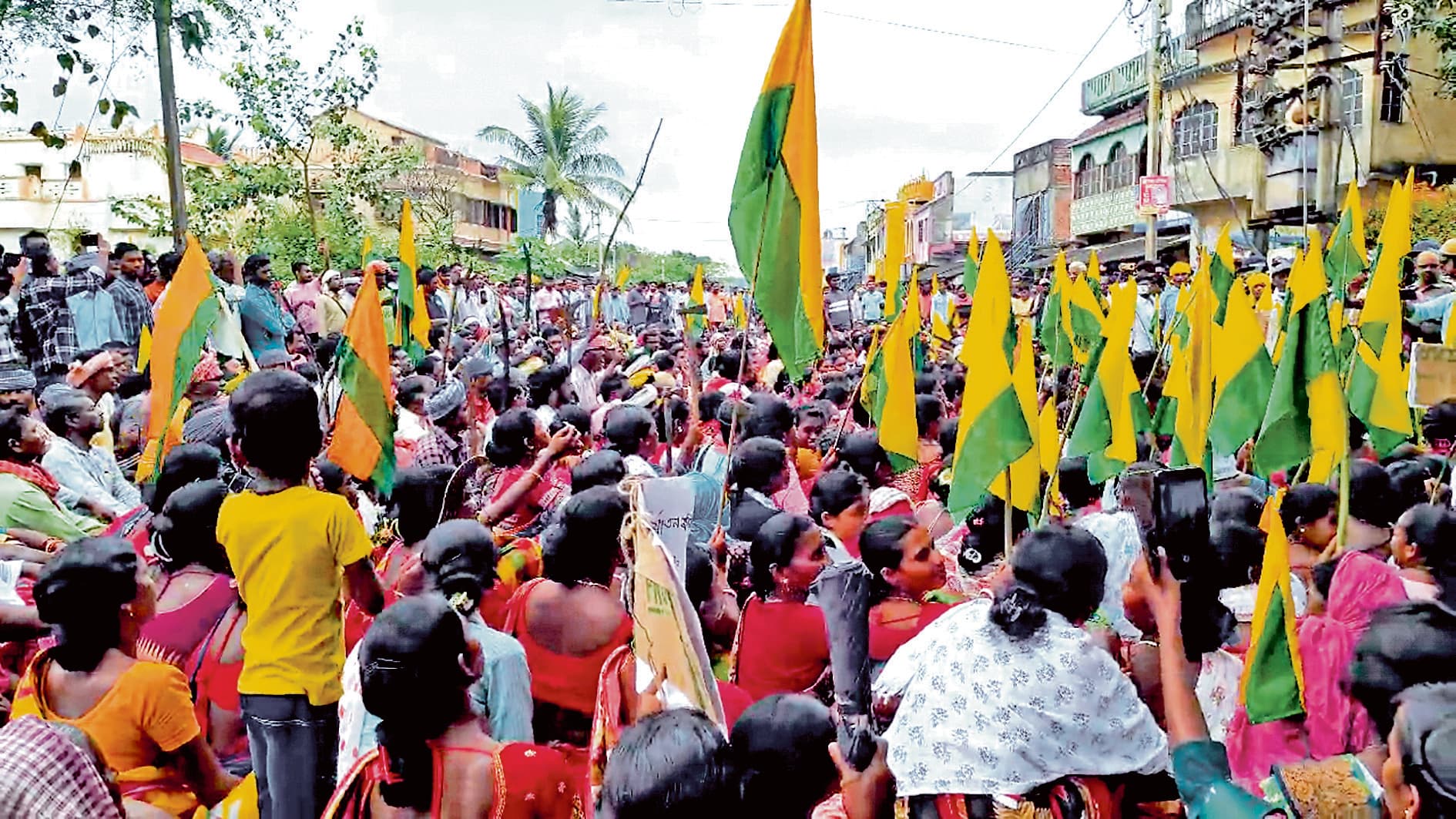 छेड़खानी के आरोपी प्रधान शिक्षक की गिरफ्तारी नहीं, थाने का किया घेराव