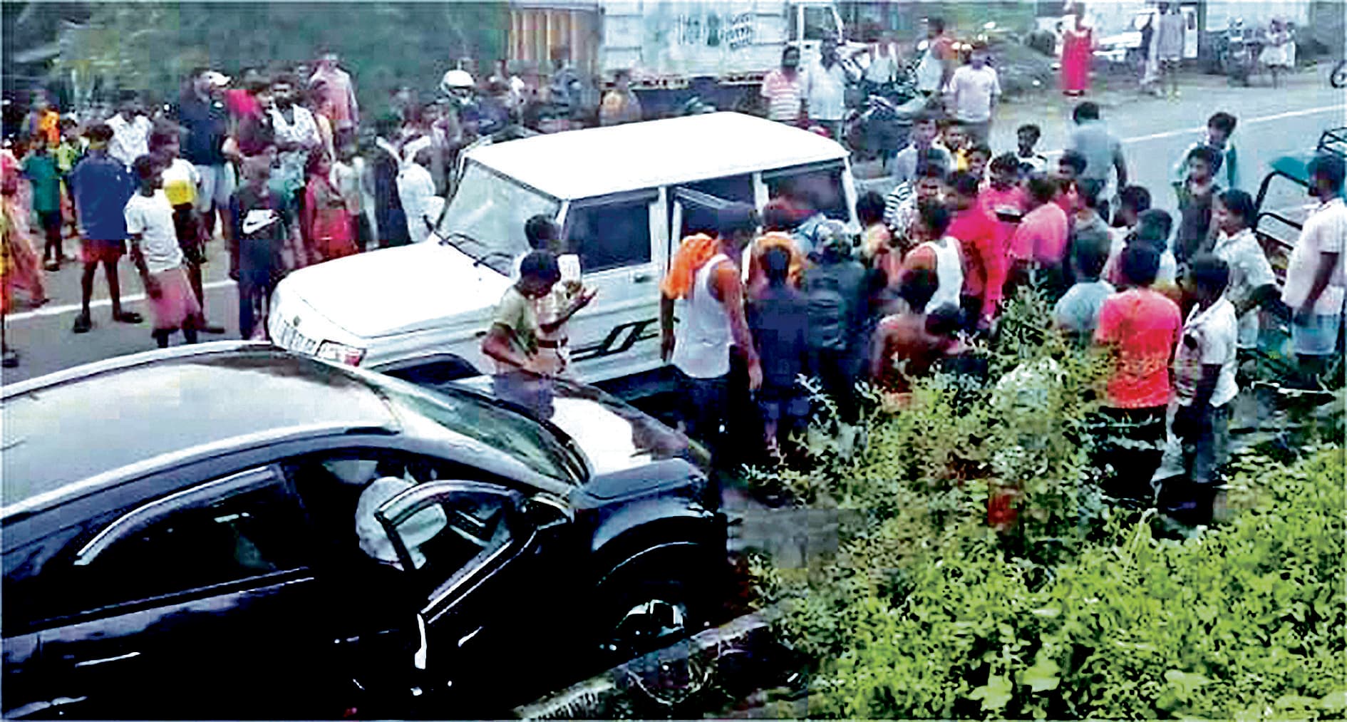 हादसे में जख्मी हो गया शख्स चिकित्सा खर्च पाने को चक्काजाम