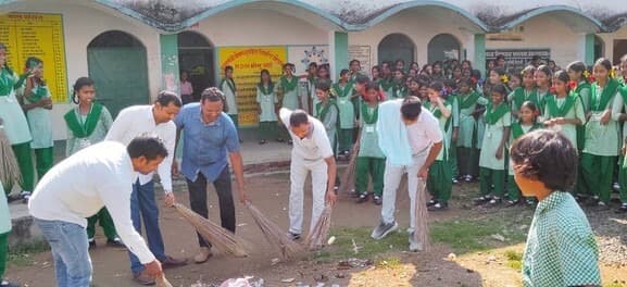 विद्यालयों में स्वच्छता एवं हाथ धुलाई अभियान चला कर किया जागरूक