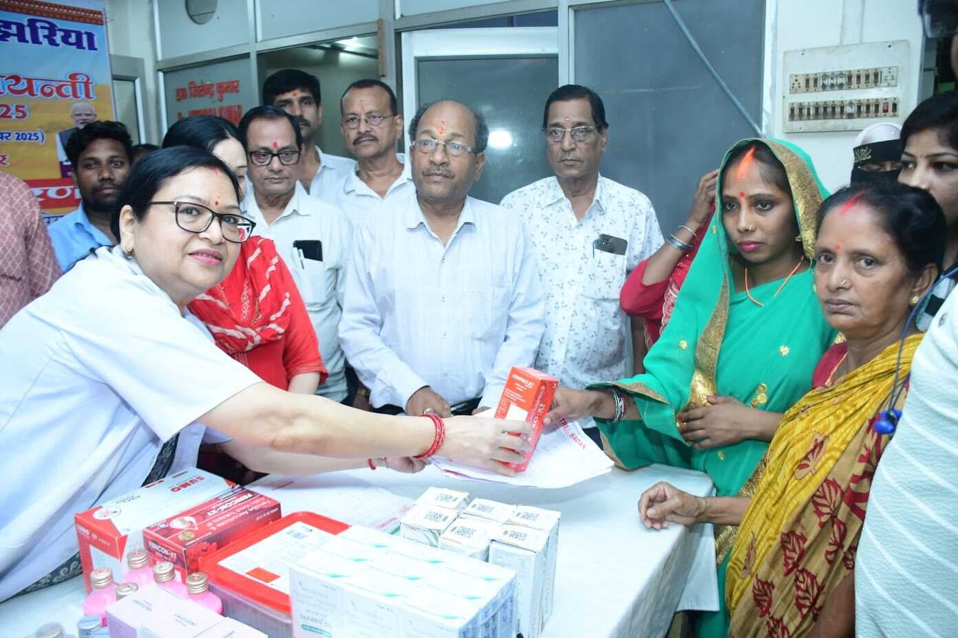 Dhanbad News : मातृ सदन झरिया में निःशुल्क स्वास्थ्य जांच शिविर