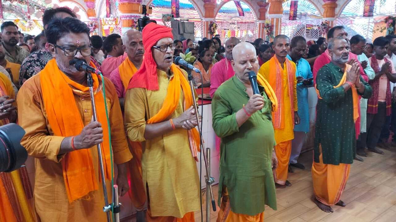 मां चंद्रघंटा की पूजा में तल्लीन रहे शहर से गांव तक के श्रद्धालु