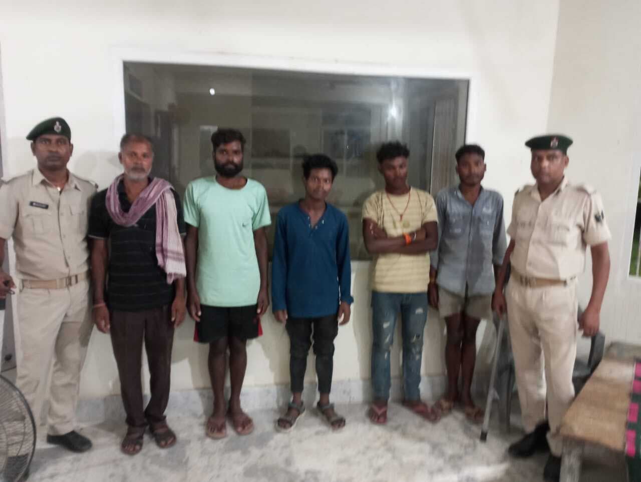 शराब के नशे में धुत पांच शराबियों को किया गिरफ्तार