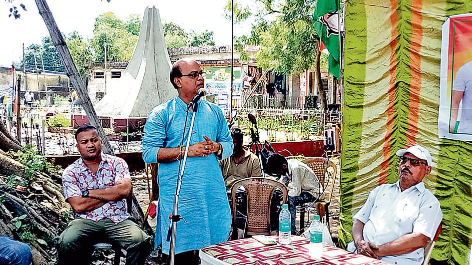 कांग्रेस की ओर से विरोध सभा और साक्षरता अभियान का आयोजन