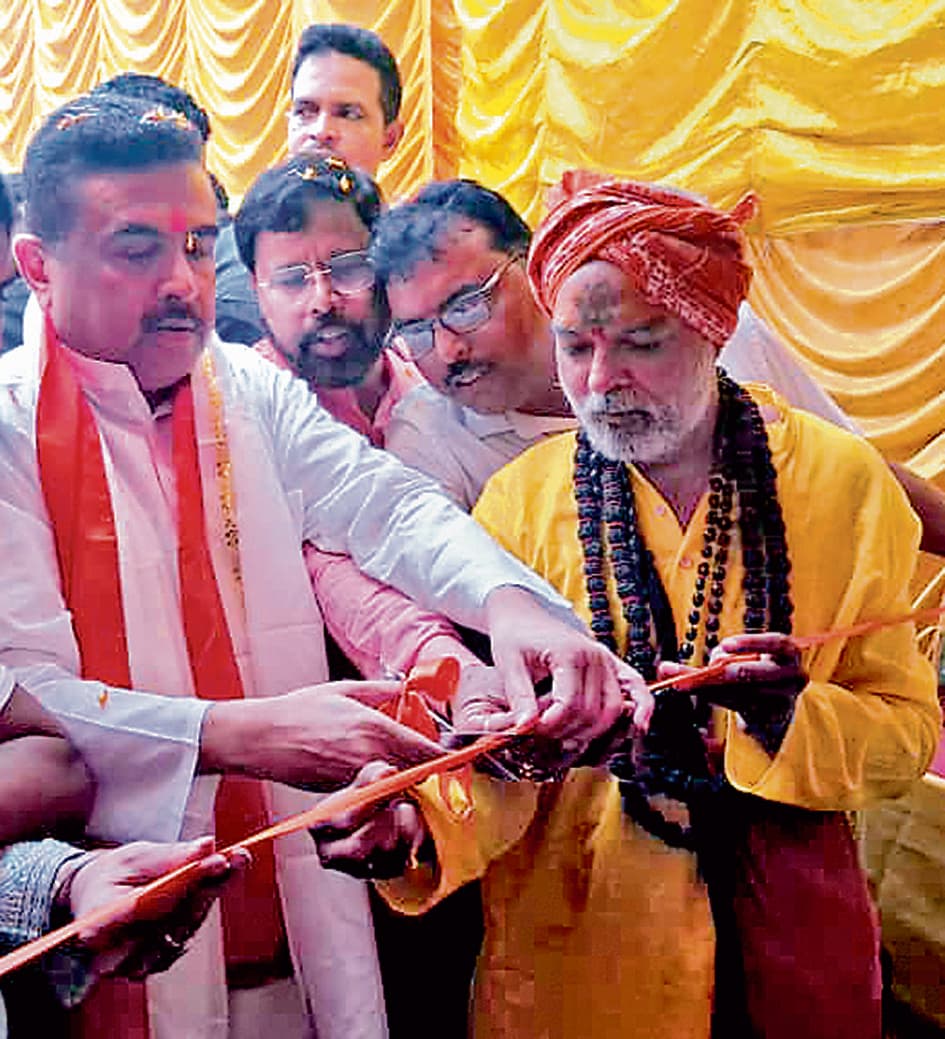 दुर्गापुर में पंडाल का शुभेंदु ने किया पूजा उद्घाटन