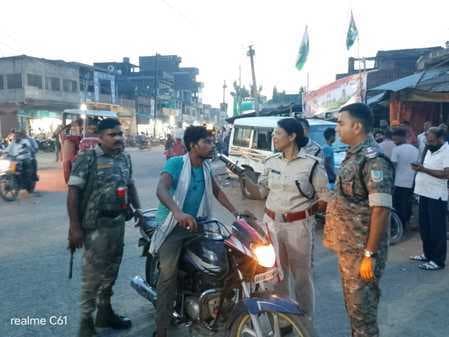 मेहरमा थाना क्षेत्र में चला सघन वाहन जांच अभियान