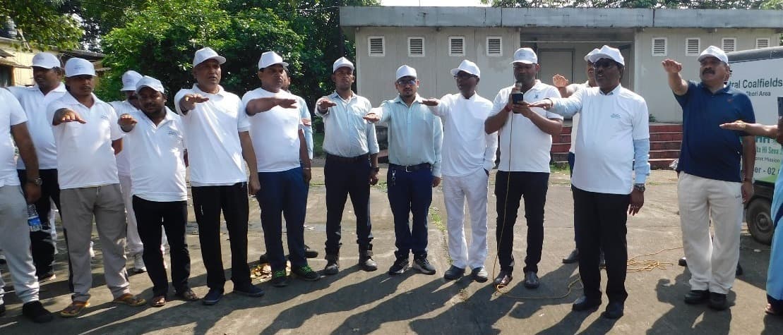 Bokaro News : फुसरो शहर में सरकारी संस्थानों ने चलाया स्वच्छता ही सेवा अभियान