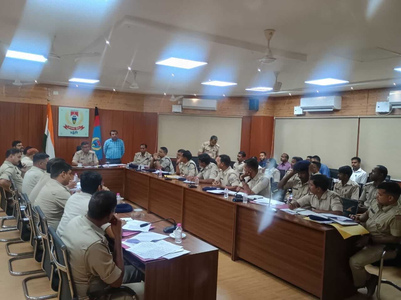 लंबित, वारंट और कुर्की मामलों का निष्पादन करें : एसपी