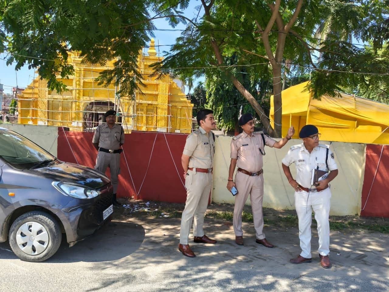 दुर्गा पूजा को ले एसपी ने यातायात व्यव्स्था का लिया जायजा