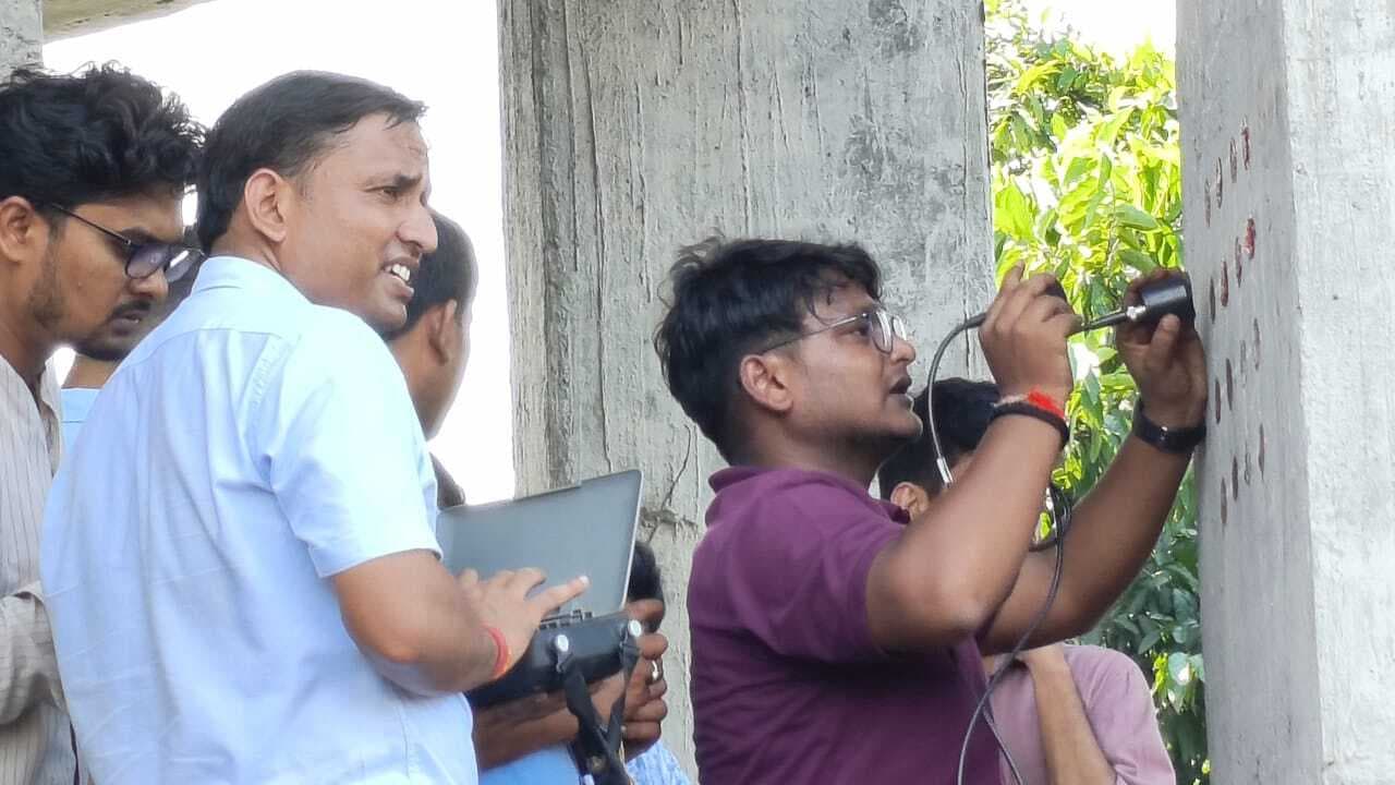 Dhanbad News : आइआइटी खड़गपुर की टीम ने शुरू की साइलो प्लांट के टावर गिरने की जांच