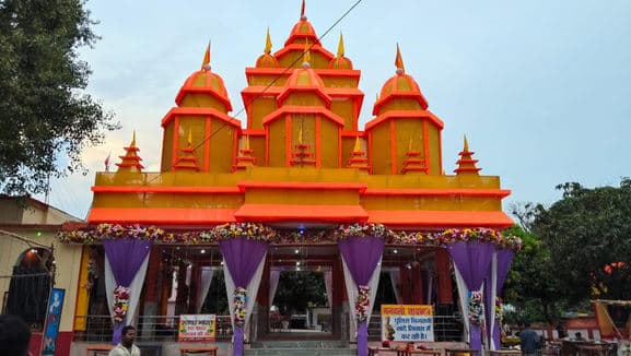 ऊर्जानगर में अयोध्या राम मंदिर की तर्ज पर बन रहा भव्य दुर्गा पूजा पंडाल
