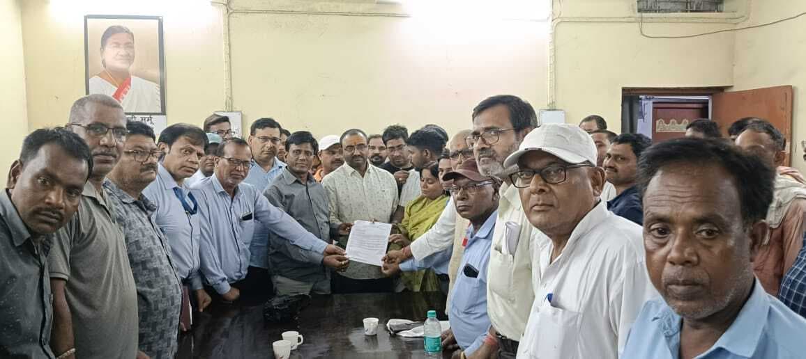 Dhanbad News : एएमपी कोलियरी में कर्मी की मौत ,वार्ता के बाद पत्नी को मिला नियोजन