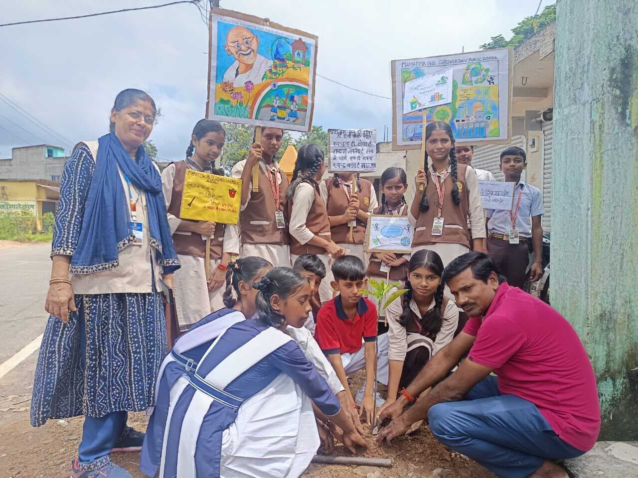 महात्मा एनडी ग्रोवर डीएवी में चला एक पेड़ मां के नाम अभियान
