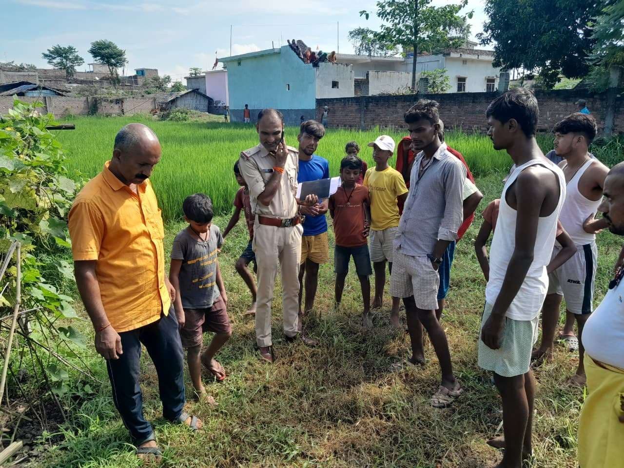 घर से नगदी व जेवरात की चोरी