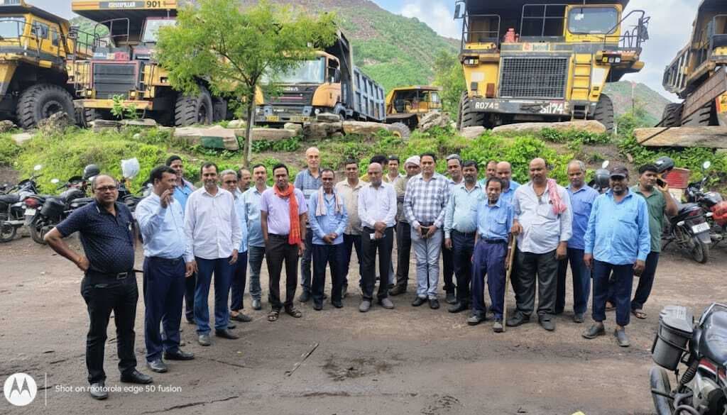 Dhanbad News : विश्वकर्मा परियोजना में राकोमयू का प्रदर्शन