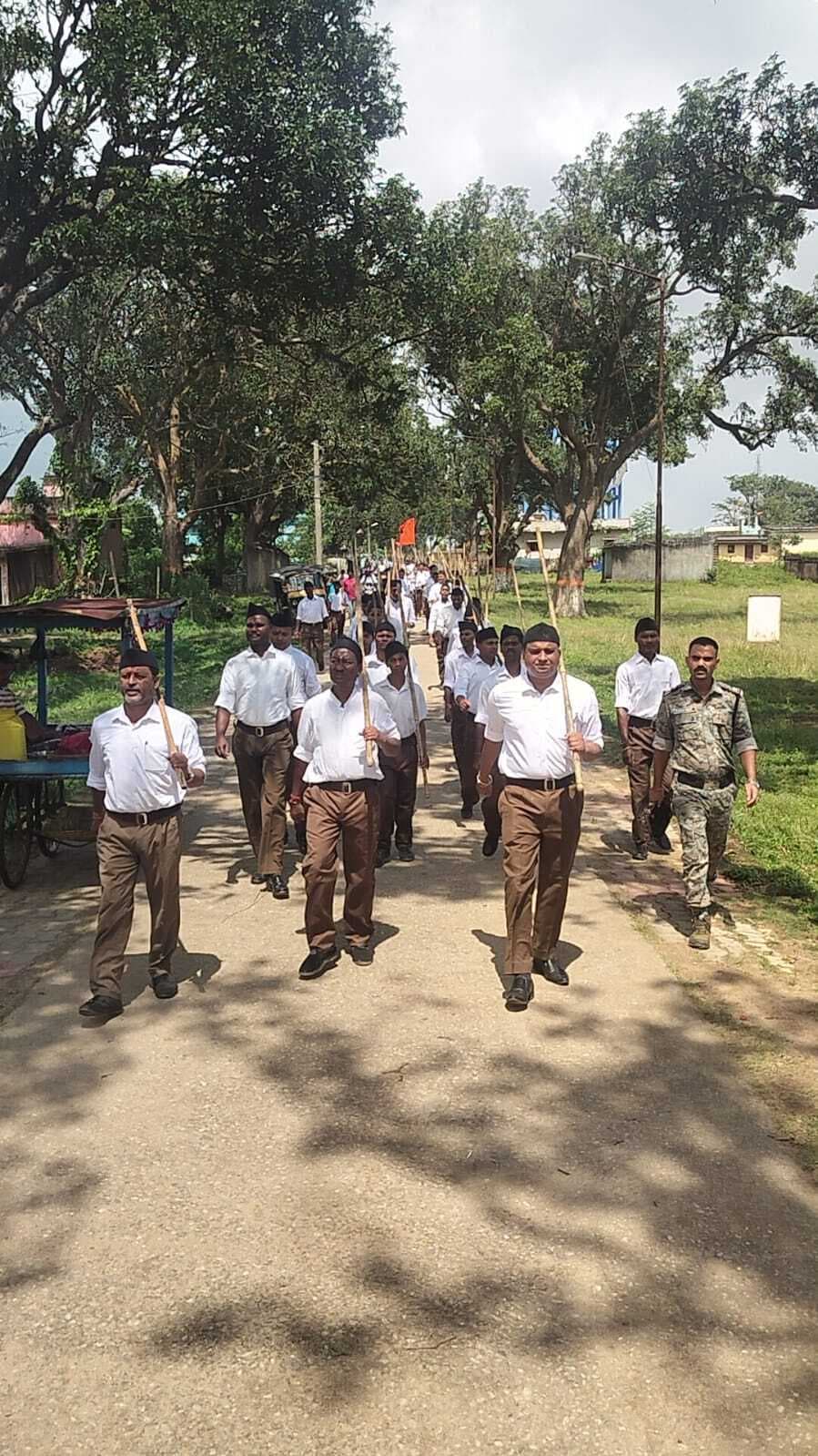 राष्ट्रीय स्वयंसेवक संघ ने किया पथ संचलन