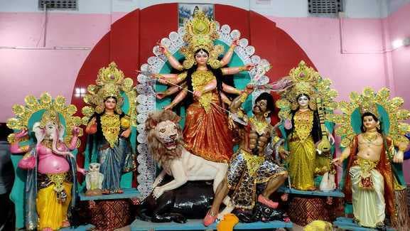 भक्ति में रमा महागामा, दुर्गा पूजा को लेकर मंदिरों में उमड़ रही श्रद्धालुओं की भीड़