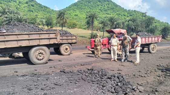 राजमहल कोल परियोजना क्षेत्र से 15 टन अवैध कोयला जब्त