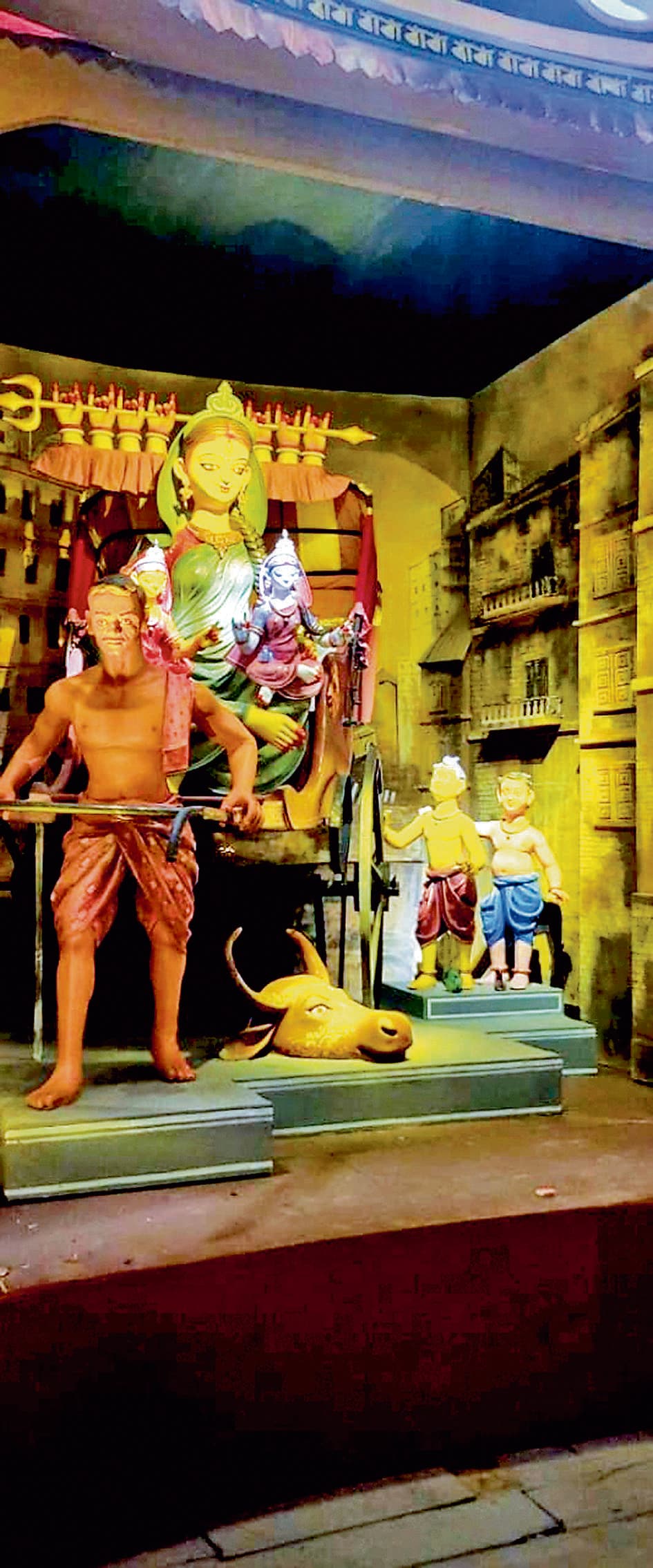 सोदपुर में दुर्गापूजा पंडाल बना पिता के संघर्षों का प्रतीक