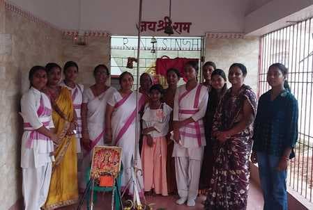 महागामा में राष्ट्र सेविका समिति की महिलाओं ने किया शस्त्र पूजन