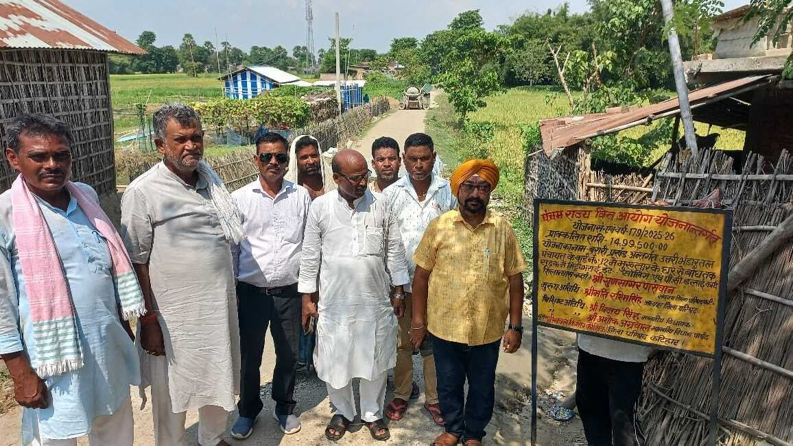 जिला पार्षद ने जंगी टोला में पीसीसी सड़क का किया शिलान्यास