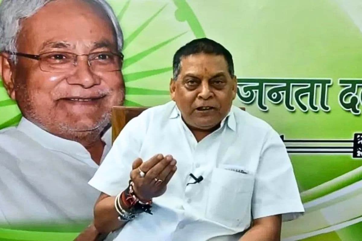 ‘पटना में 43 बीघा जमीन और महुआ बाग में किला’, बंगला विवाद के बीच जेडीयू ने गिनाई लालू परिवार की संपत्ति