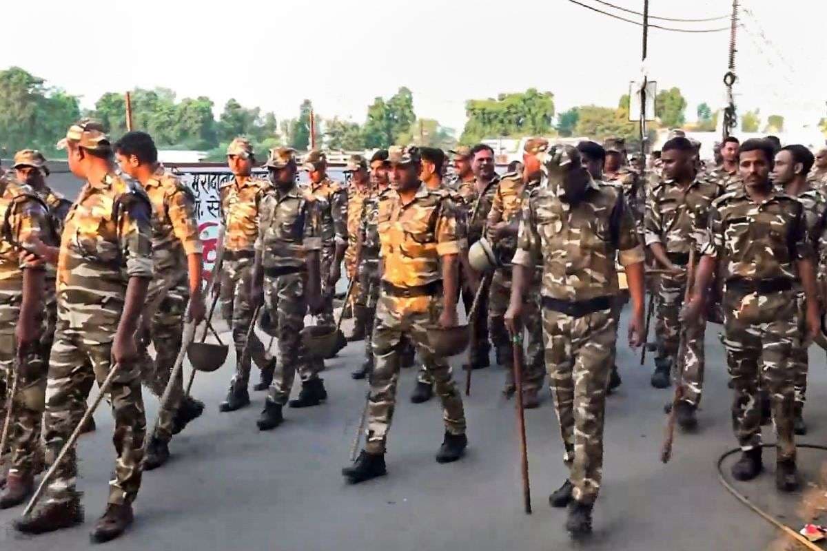 Bareilly violence: विजयादशमी पर बरेली में हाई अलर्ट, 48 घंटे और बढ़ी इंटरनेट पर लगी पाबंदी, भारी संख्या में सुरक्षा बल तैनात