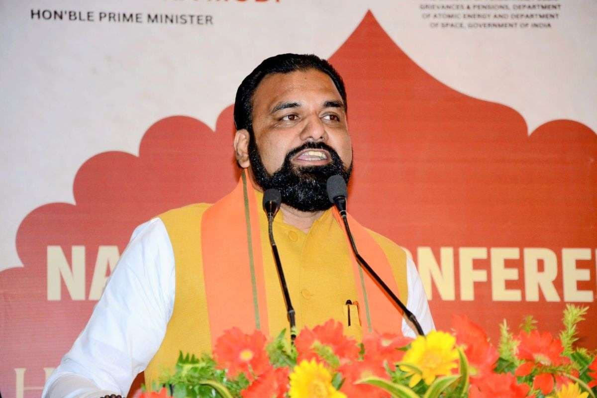 Bihar Election 2025: करोड़ों की संपत्ति के मालिक सम्राट चौधरी के पास 40 लाख का गोल्ड, गाड़ी में सिर्फ एक बोलेरो नियो कार