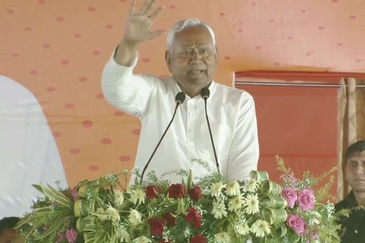 Bihar Election 2025: पीएम मोदी की रैली में खूब गरजे सीएम नीतीश, लालू परिवार पर बोले- महिलाओं के लिए कभी काम नहीं किया