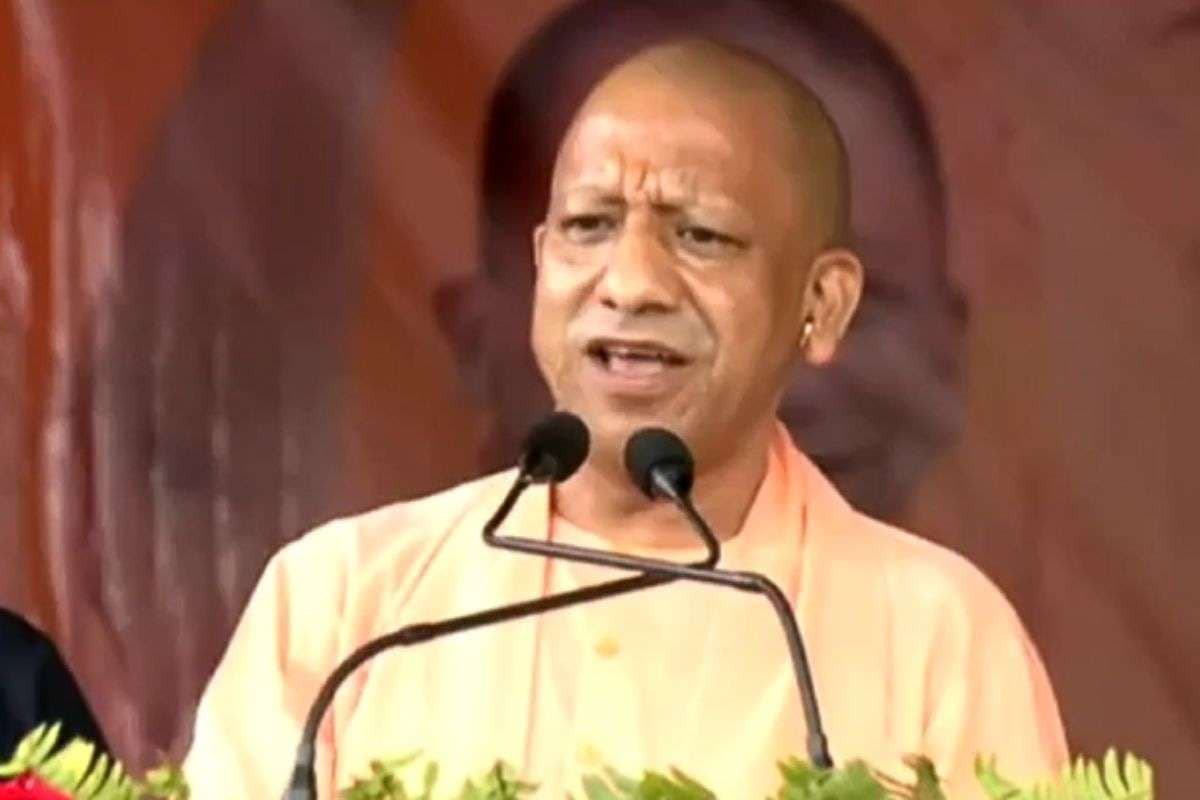 Bihar Chunav 2025 : शहाबुद्दीन के गढ में सीएम योगी ने किसे बताया ‘खानदानी माफिया’? बोले- NDA बोलता कम, काम…