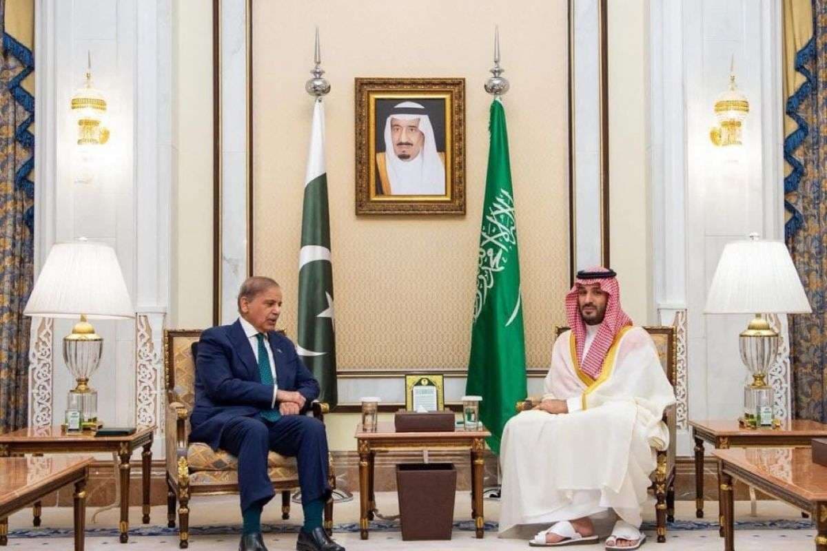 25000 पाकिस्तानी सैनिक करेंगे सऊदी की रक्षा! PM शाहबाज चौथी बार मिलेंगे प्रिंस सलमान से, क्या फिर होने वाली है बड़ी डील?