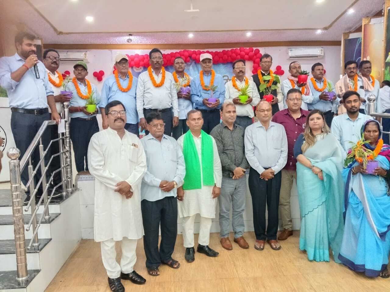 Bokaro News : कथारा एरिया के सेवानिवृत्त 17 कर्मियों को दी गई विदाई