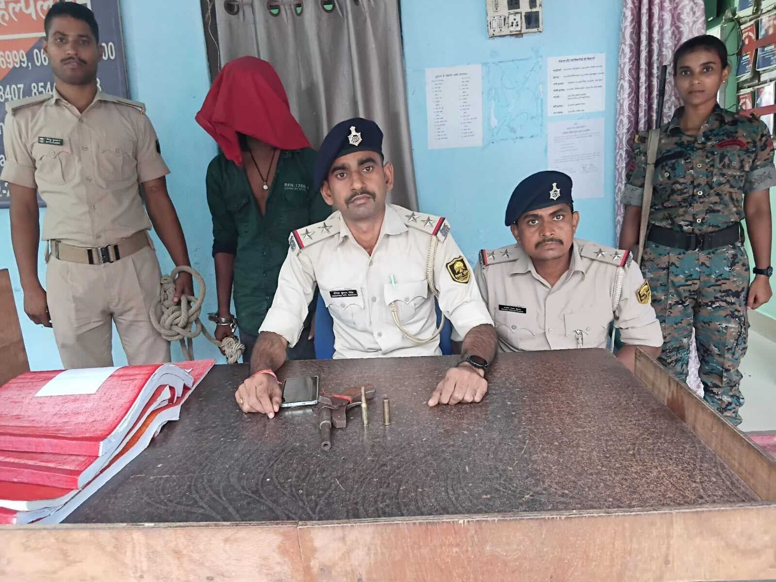 देशी कट्टा, कारतूस के साथ एक गिरफ्तार
