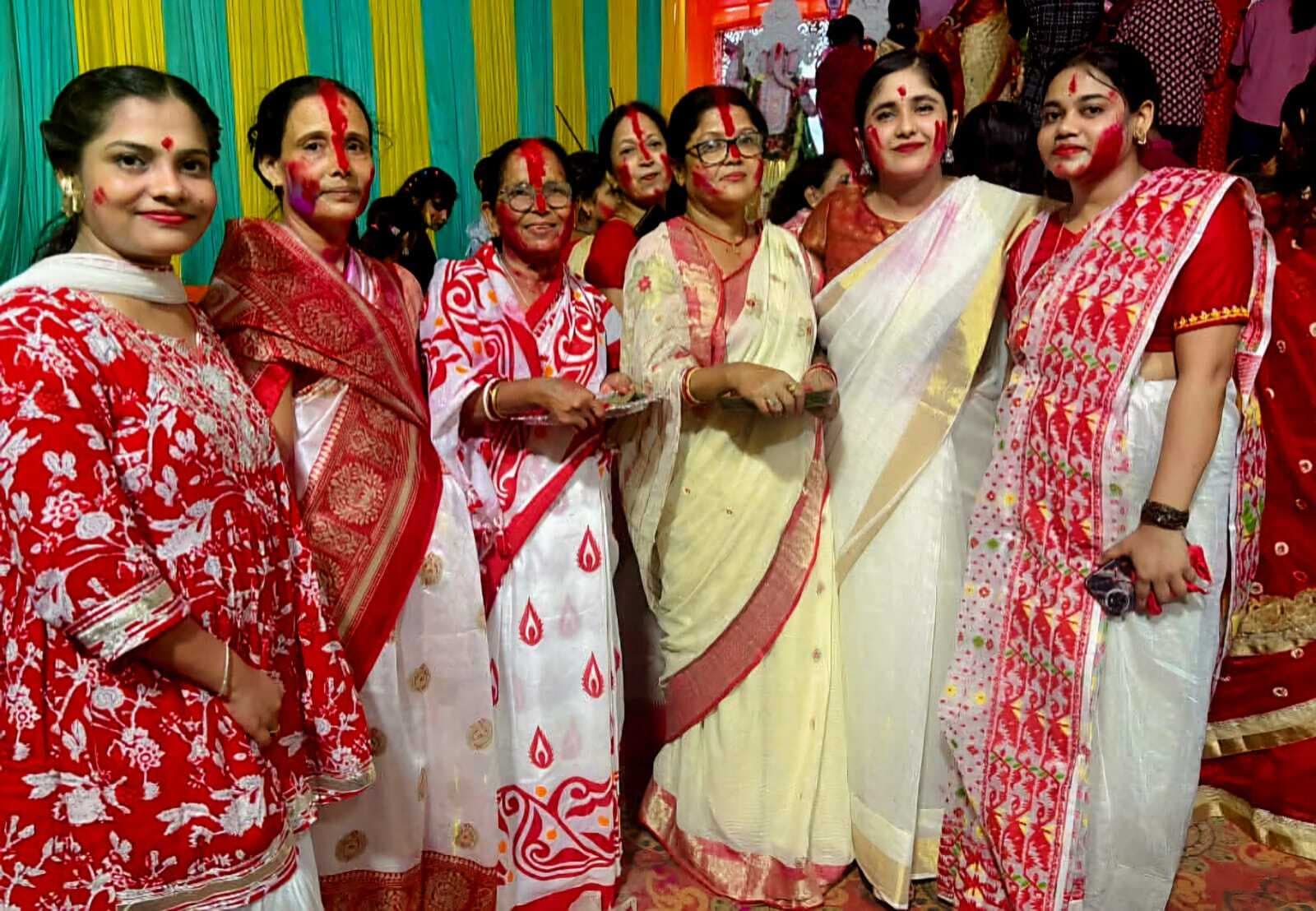 मनिहारी नगर के टालीपाड़ा में दुर्गा प्रतिमा का विसर्जन
