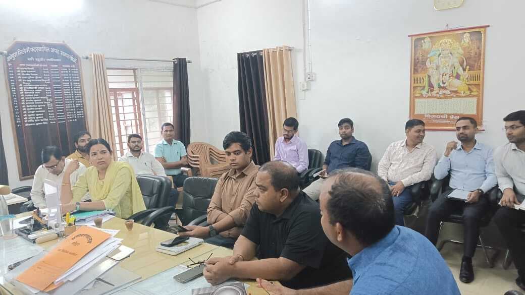 अपर समाहर्ता ने आगामी चुनाव को लेकर नोडल पदाधिकारियों के साथ की बैठक