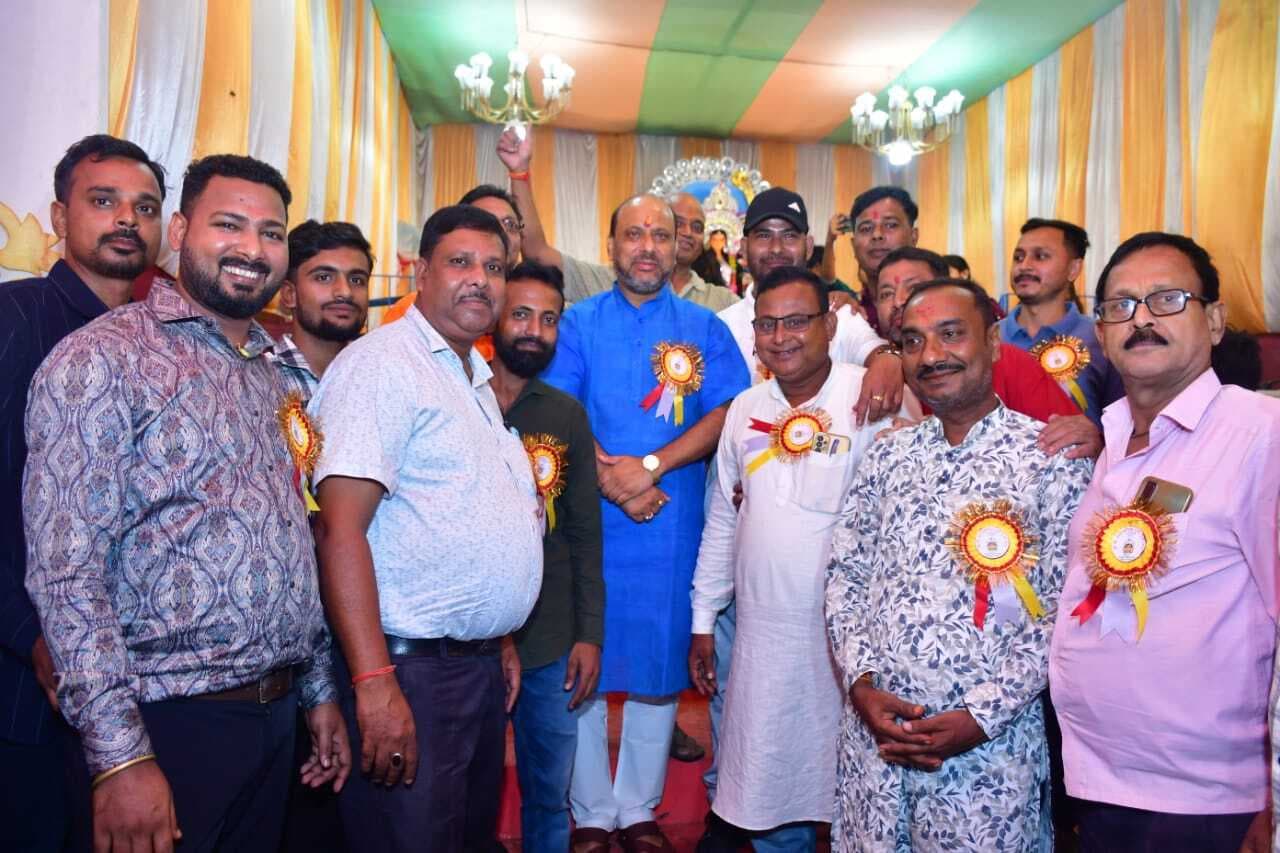 शांतिपूर्ण माहौल में भक्तों किया मां के प्रतिमा का विसर्जन