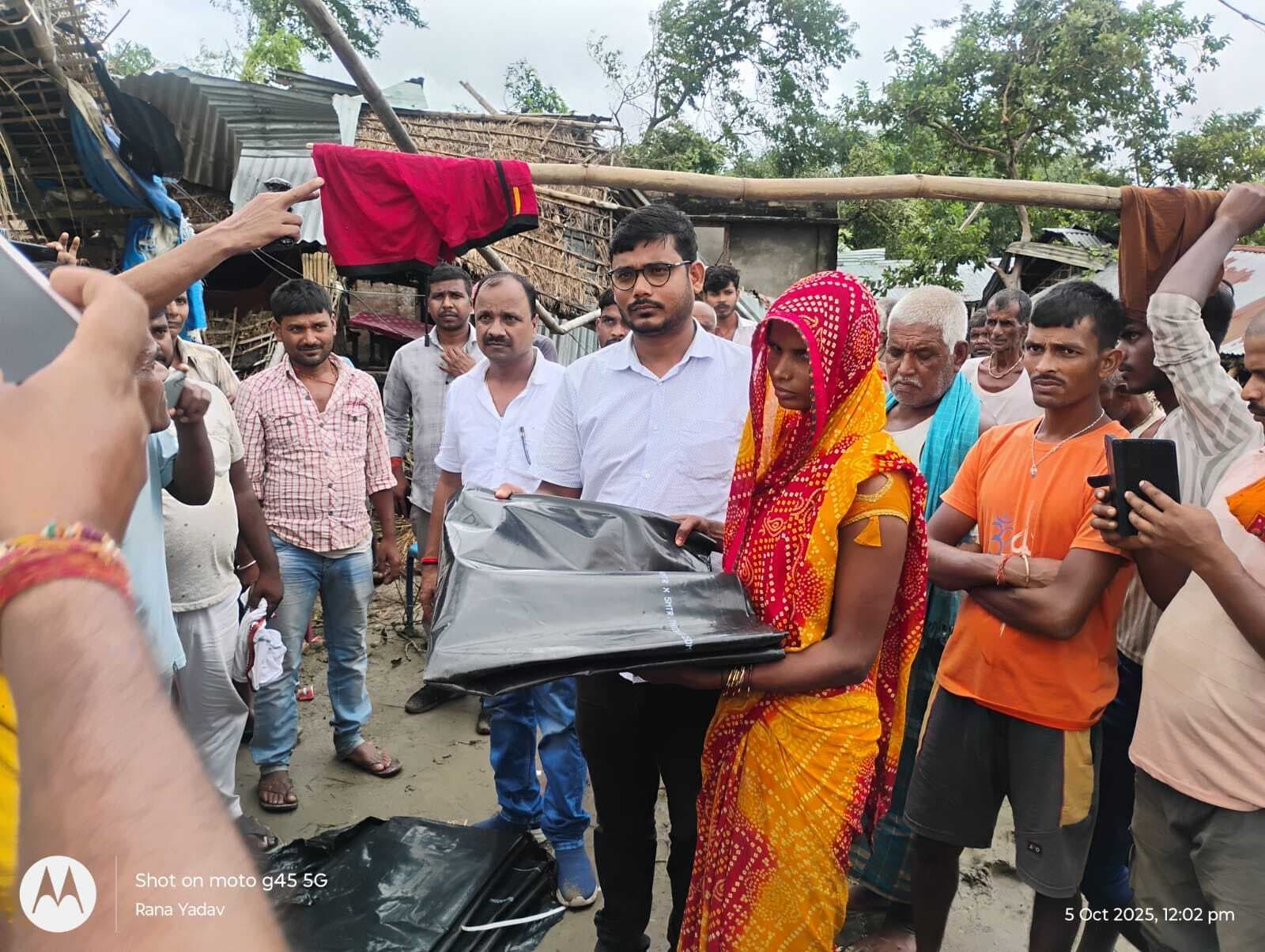 चक्रवाती हवा से बभनगामा महेश में 60 से अधिक घर तबाह