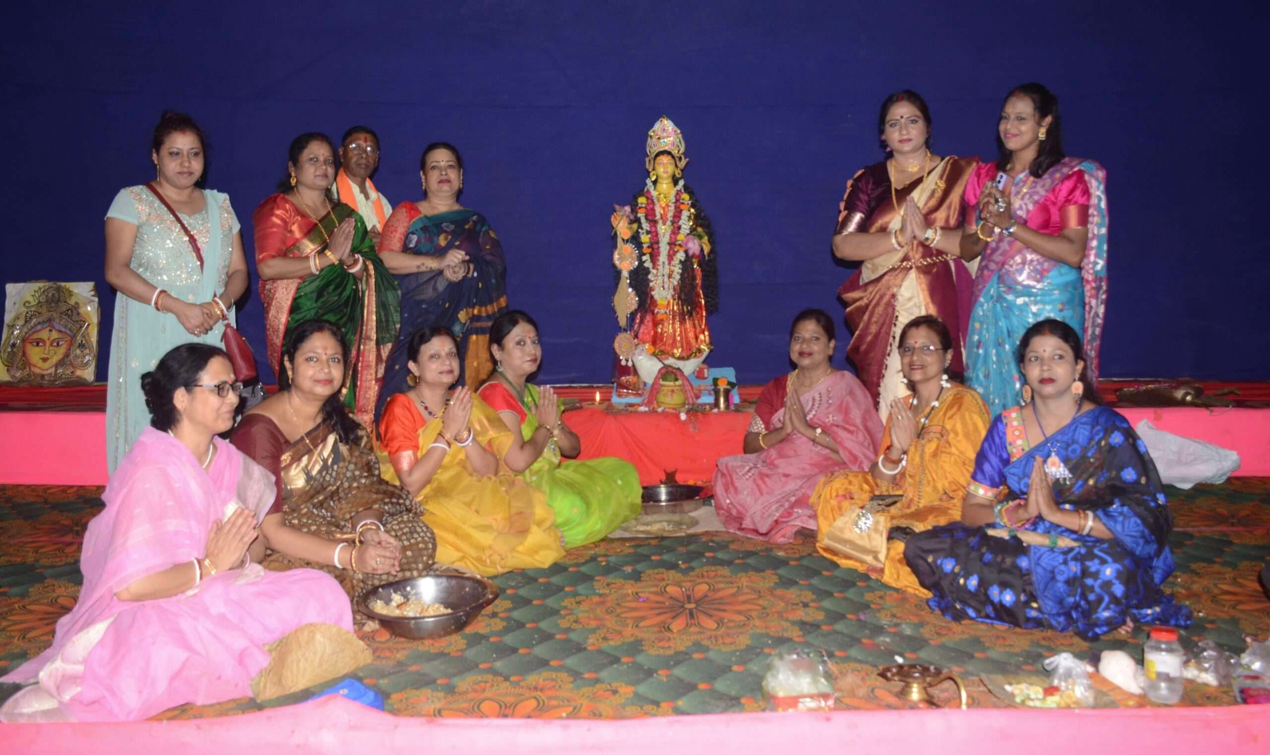 Dhanbad News : बंगाली समुदाय ने श्रद्धा व भक्ति के साथ की लक्खी पूजा