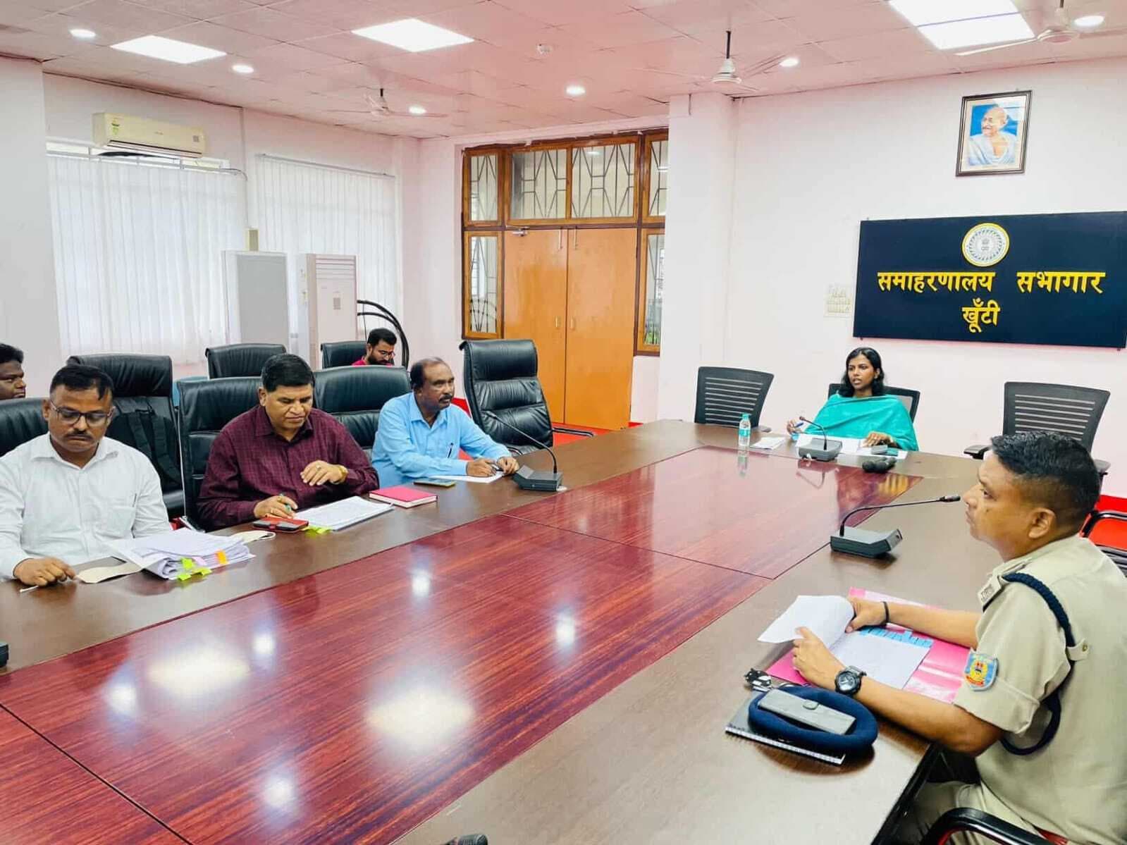 सड़क दुर्घटनाओं में कमी लायें : उपायुक्त